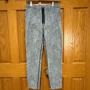 Lululemon Athletica Black and White Joggers Size 2